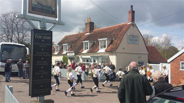 Morris Traveller 2015 at the Ship, Kirby-le-Soken